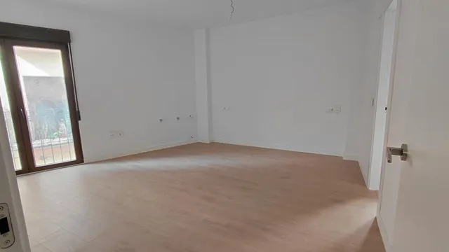 Vive el centro de Villena desde una vivienda única, donde la ubicación y el encanto de sus espacios marcan la diferencia. — 6