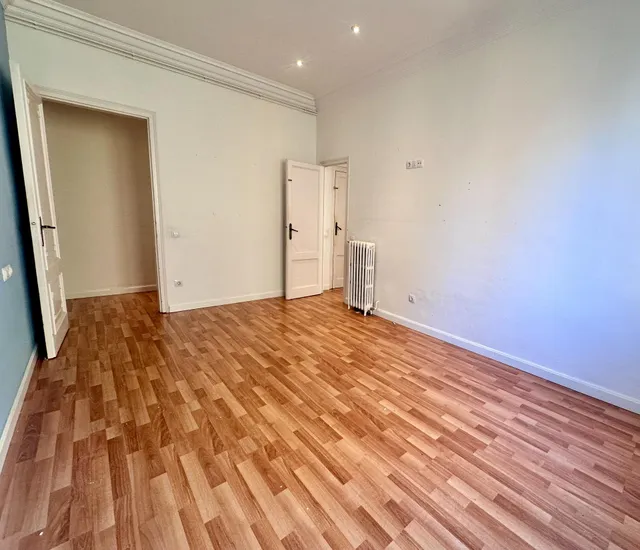 Piso Señorial en Balmes con  Doble Orientación — 23