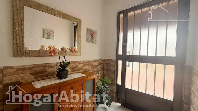 ¡Cerca del puerto! Casa espaciosa y semireformada con gran terraza, toda amueblada — 36