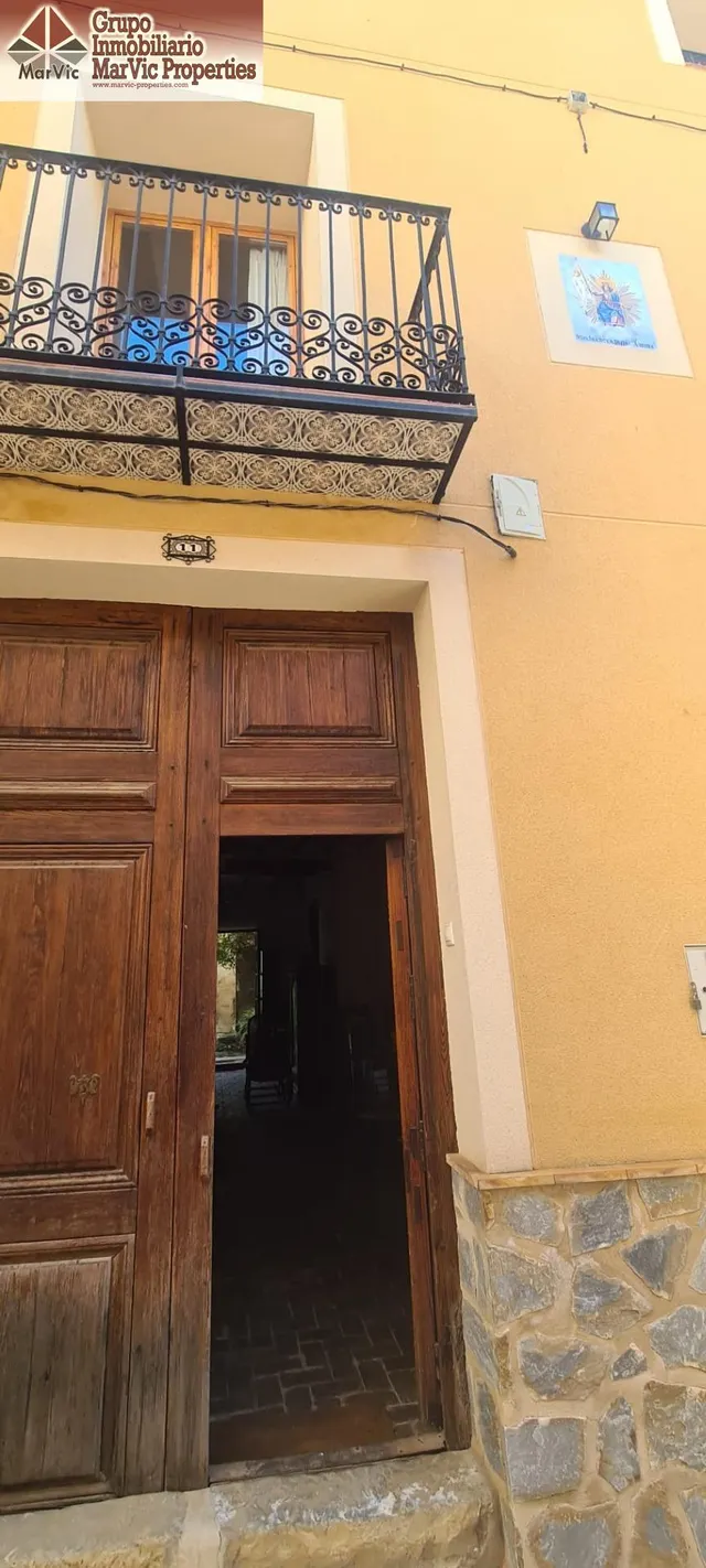 Amplia Casa Reformada en Sella con Piscina y Chimenea — 17