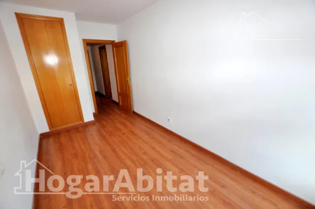 Amplitud y luminosidad para tu familia en este espacioso piso con ascensor y vistas despejadas — 10