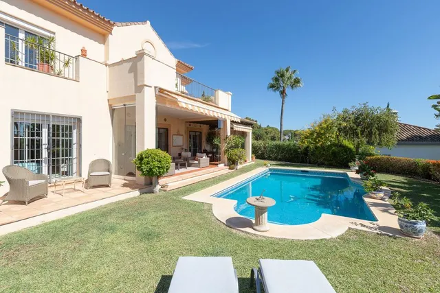 Villa 5 habitaciones 298m² en venta - Elviria — 30