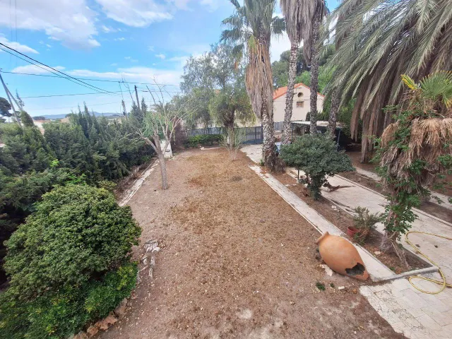 CHALET MUY AMPLIO EN LEDUA — 21