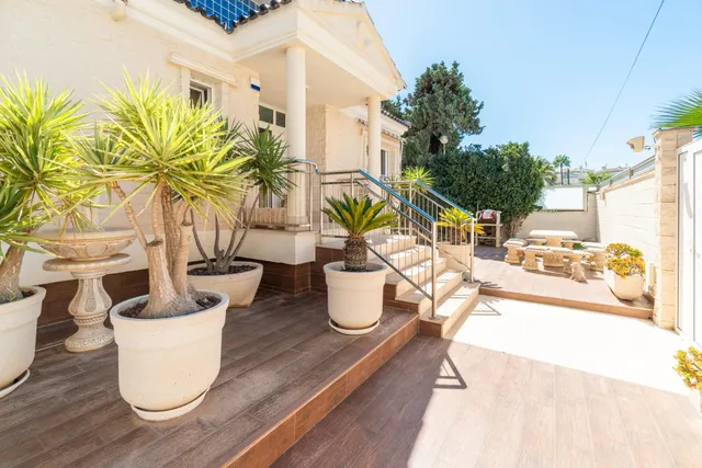 Villa exclusiva de 419 m2 con piscina privada a 200 m del mar en Torre la Mata — 13