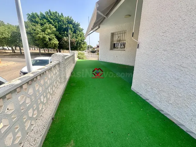 Chalet esquinero con gran sótano y jardín en San Javier — 5