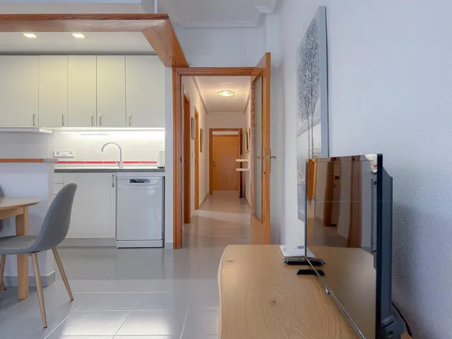 Playa de los Locos! Acogedor apartamento semireformado con ubicación privilegiada, a solo 170 mts del mar — 6