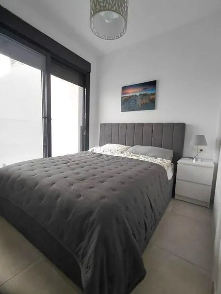ALTO STANDING - Se vende bonita y amplia VILLA CON SOTANO Y PISCINA PRIVADA, 300 metros de parcela.- — 25