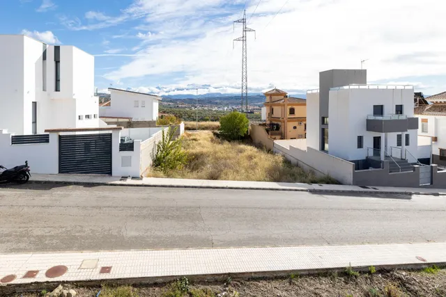 TERRENO A LA VENTA EN PELIGROS — 18