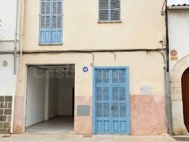 CASA CON PATIO Y GARAJE EN SA POBLA | 3 DORM. + ESTUDIO | PO