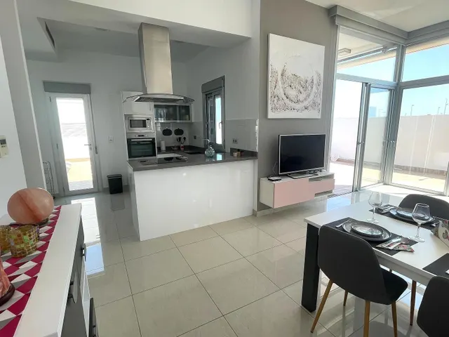 Excepcional Villa en Pilar de la Horadada: Lujosa Villa de una Planta con Licencia Turística — 36