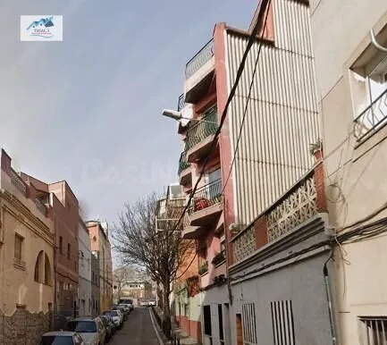 Venta Piso en Santa Coloma de Gramenet (Barcelona) — 2