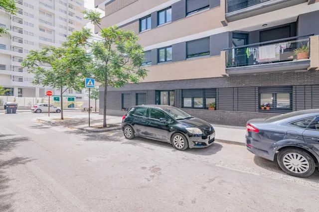OPORTUNIDAD EN VENTA DE PISO VPO DE 3 DORMITORIOS EN BARRIO ALBAYDA CON PLAZA DE GARAGE Y TRASTERO — 44