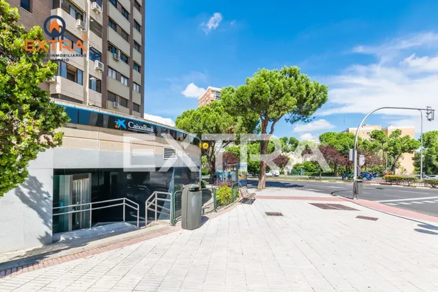 Plaza de Garaje con acceso directo desde ascensor en Avenida de Burgos. — 25