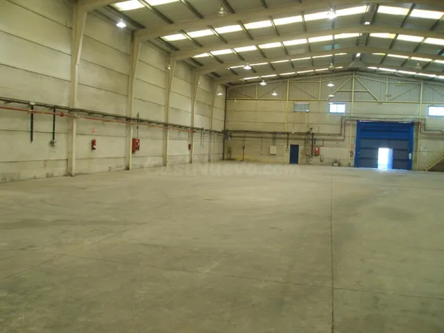 NAVE INDUSTRIAL EN ALQUILER – | 1.800 m2 CONSTRUIDOS + 787 m