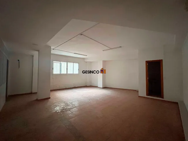 LOCAL COMERCIAL BIEN SITUADO — 7