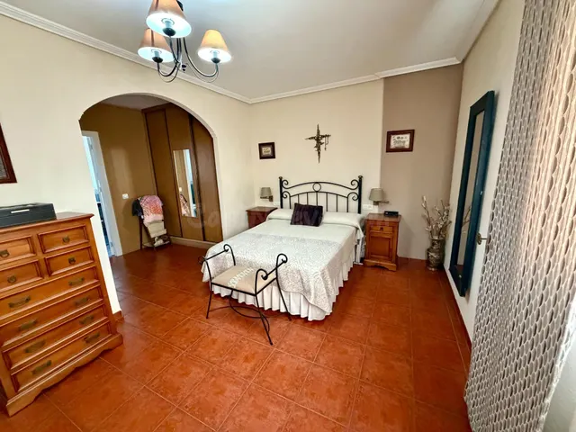 Chalet pareado tipo tríplex de 266 m2 con 4 dormitorios, terrazas, garaje y bodega en Aguadulce Sur — 29