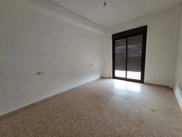 Amplia vivienda de 3 dormitorios con ascensor en Elche — 12