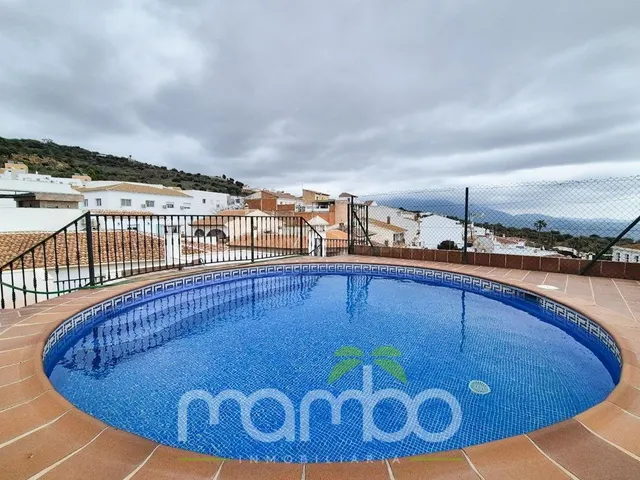 PISO NUEVO A ESTRENAR EN PLENO CENTRO DE PERIANA