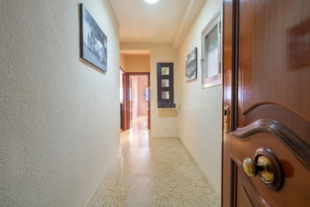 ¡Oportunidad a pasos del Paseo Marítimo de Almería! Piso de  - foto 4