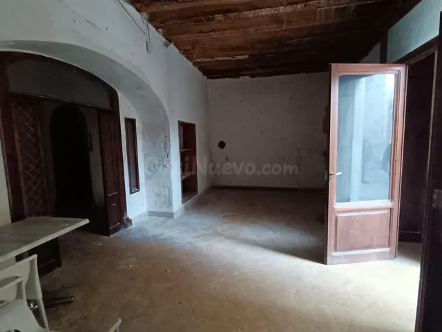 Se vende casa de dos alturas más altillo en el centro de Sin