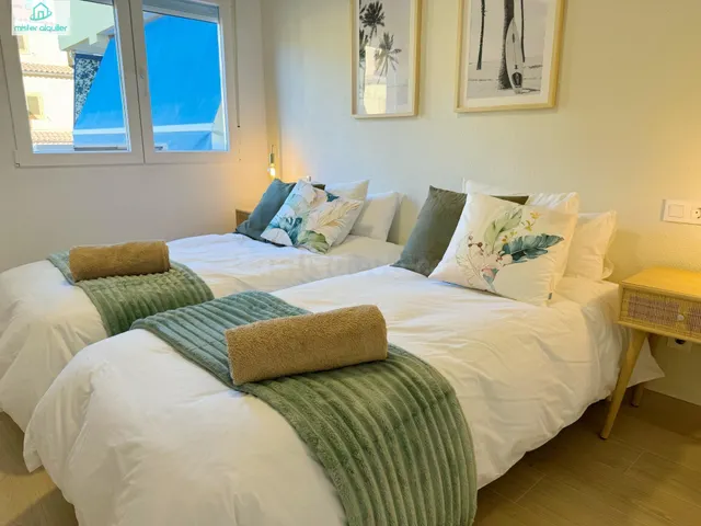 EXCLUSIVO APARTAMENTO REFORMADO EN EL CAMPELLO CON TERRAZA, PISCINA Y UBICACIÓN PRIVILEGIADA JUNTO AL MAR — 3