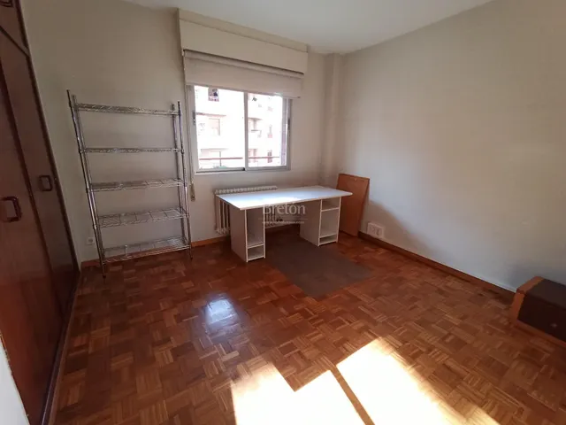 Interesante piso, incluye plaza de garaje, Sector Universidad. — 16