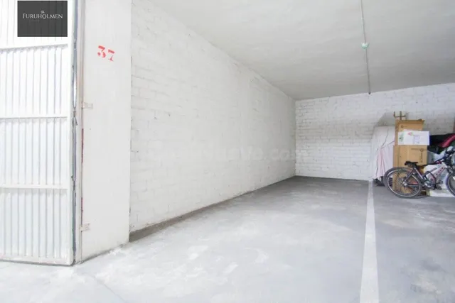 Se vende plaza de aparcamiento cerrada junto Alhamar — 4