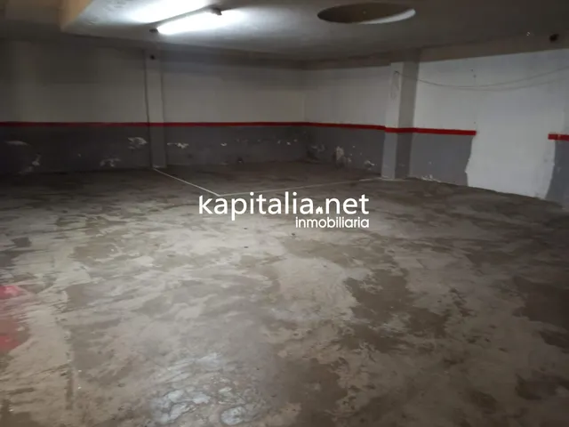 GRAN LOCAL A LA VENTA EN EL GENOVÉS — 14