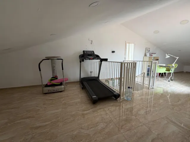 INTERESANTE CHALET EN LA POBLA DE VALLBONA — 23