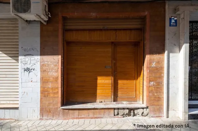 Local comercial junto a calle Alhamar. Ideal para oficina, despacho o almacén. Muy económico — 19