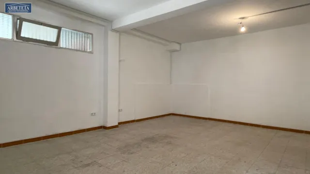 Se alquila local en la zona de Avd. del Ejercito, Guadalajara. — 8