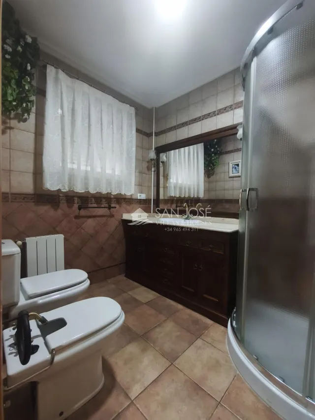 SE ALQUILA BUNGALOW AMUEBLADO EN BUEN ESTADO EN ASPE — 25