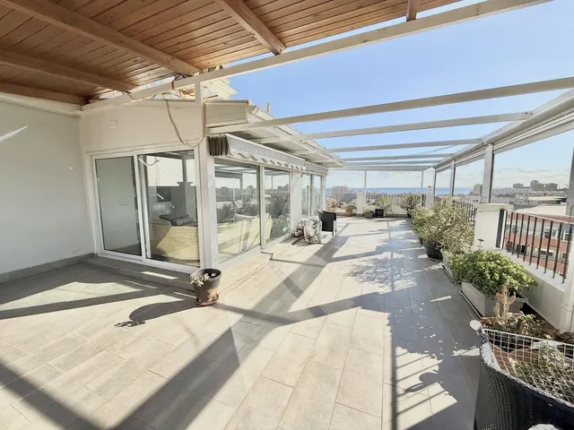 Ático con amplia terraza de 154 m2 y vistas panorámicas en los boliches, Fuengirola — 31