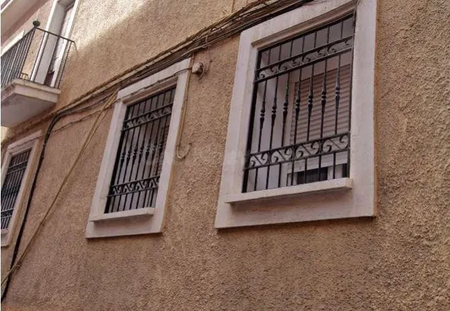 SE VENDE piso OKUPA en C Sales de Almería - foto 2