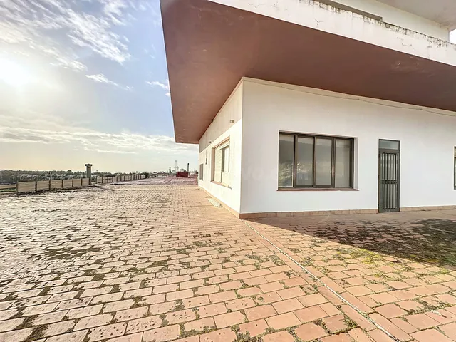Local comercial 898m² en venta - Costa Del Sol - foto 4