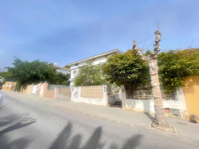 CASA ADOSADA EN LA NUCÍA CON GRANDES POSIBILIDADES — 2
