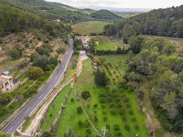 Finca rústica con terreno y casa reformada — 44