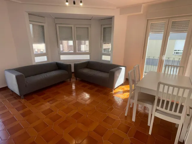 Piso ESTUDIANTES-FUNCIONARIOS ALQUILER habitaciones en Castellón, zona Av.Casalduch, 4 hab. 2 baños, ascensor. — 7
