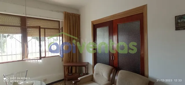Casa con terreno y nave, LA ESCUCHA — 2