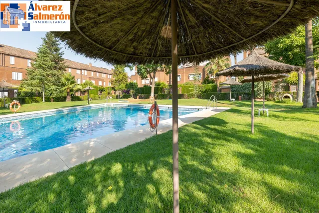 CHALET ADOSADO EN ZONA LA CALETA — 7