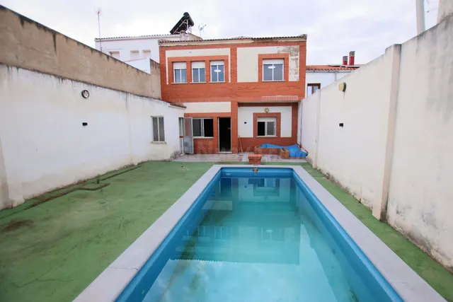CASA CON PISCINA, PARA ENTRAR A VIVIR, EN LA GARROVILLA - foto 2