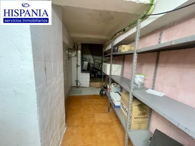 Se vende local en pleno Paseo Marítimo con licencia. — 10
