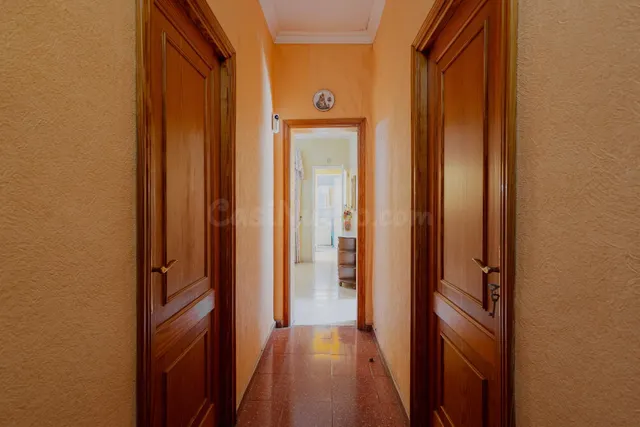 CASA UNIFAMILIAR CON TERRENO URBANO Y GRANDES POSIBILIDADES  - foto 2