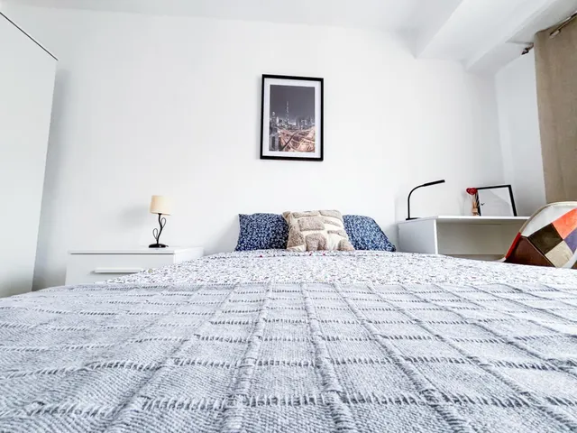 **Piso totalmente reformado de cuatro habitaciones y un baño** — 35