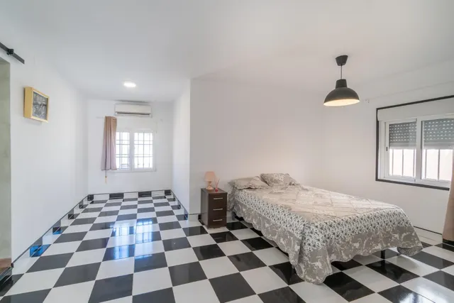 CHALET independiente con piscina privada y parcela de 809 m2 en Torreta Florida — 40