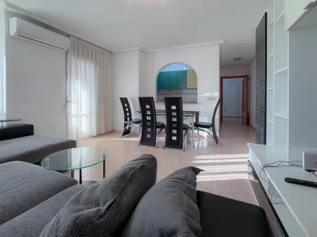 FANTASTICO ATICO CON AMPLIA TERRAZA Y PISCINA COMUNITARIA, E - foto 2