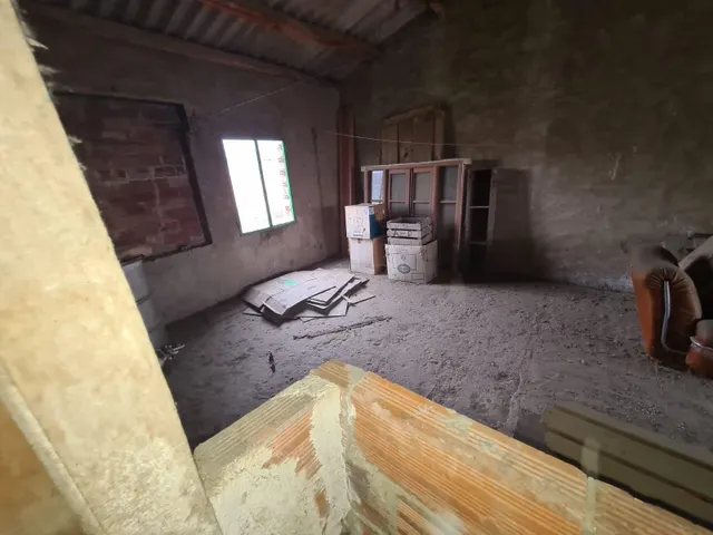 SE VENDE CASA EN VALENCIA DE DON JUAN, 2 PLANTAS, COCHERA, MERENDERO, MUCHAS POSIBILIDADES — 24
