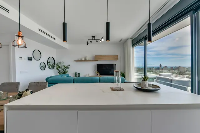 FABULOSO ÁTICO EN RESIDENCIAL DE LUJO CON VISTAS AL MAR EN FINESTRAT. — 14