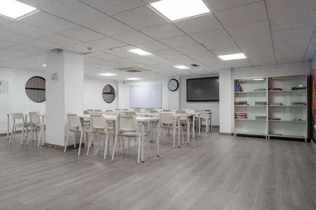 Venta de amplio y funcional local en zona inmejorable (avda. madrid) - Granada — 27