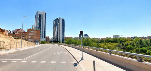 Piso reformado de dos dormitorios en Valdeacederas - foto 4